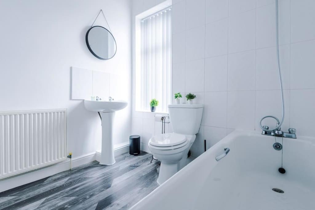 Willa Long Term Offers Message For Prices Sleeps 6 Adults, Contractors, Relocators, Travellers Halifax Zewnętrze zdjęcie