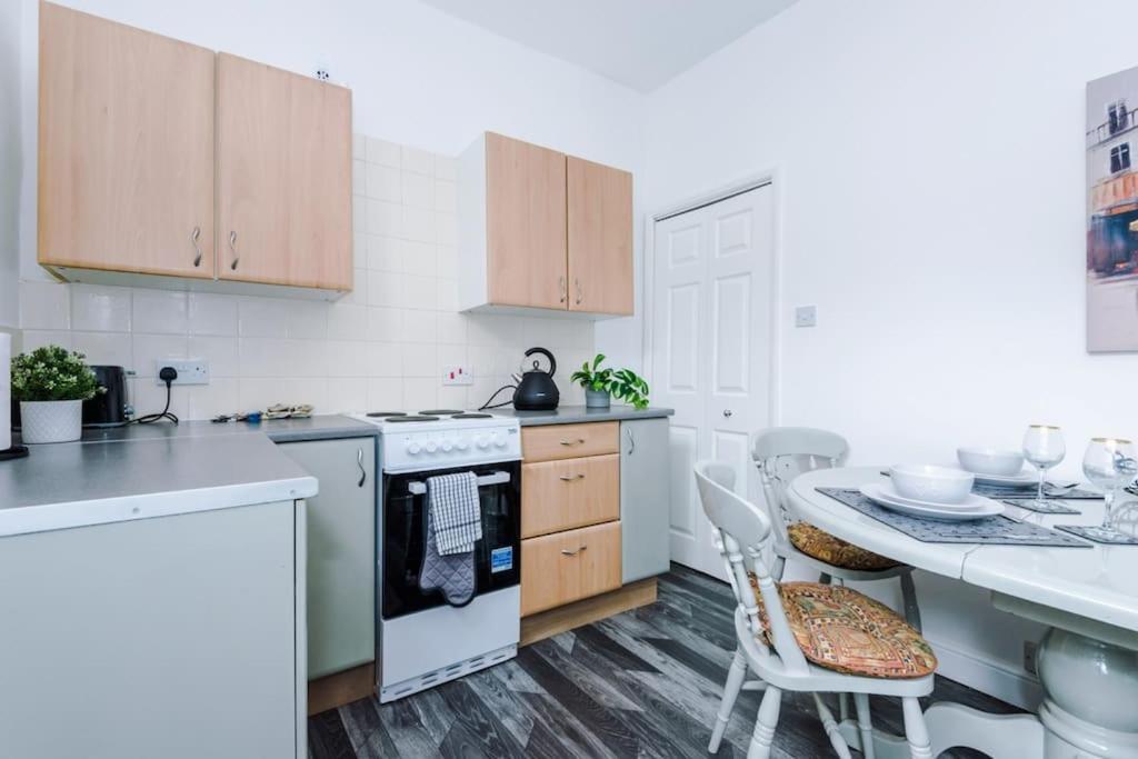 Willa Long Term Offers Message For Prices Sleeps 6 Adults, Contractors, Relocators, Travellers Halifax Zewnętrze zdjęcie