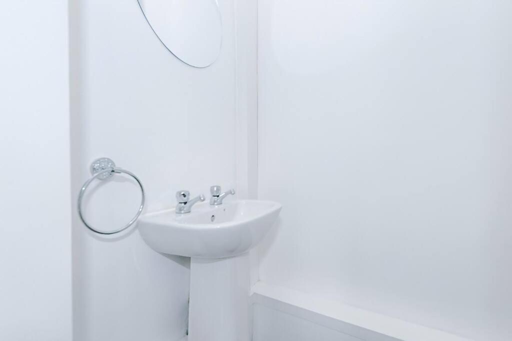 Willa Long Term Offers Message For Prices Sleeps 6 Adults, Contractors, Relocators, Travellers Halifax Zewnętrze zdjęcie